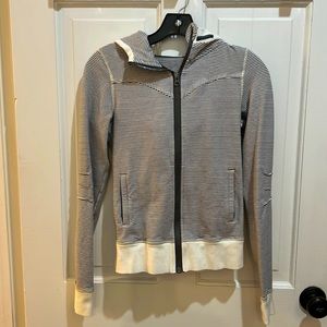 Lululemon Scuba jacket Sz 4 black & cream stripes with hood